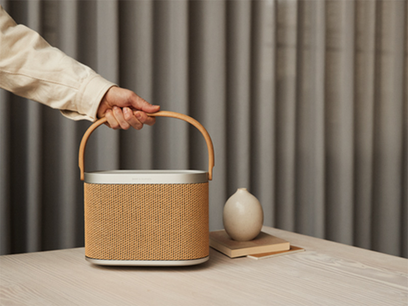 علامة BanG & Olufsen تطلق مكبّر الصوت beosound a5 المستوحة من الماضي والمُصمّم للمستقبل